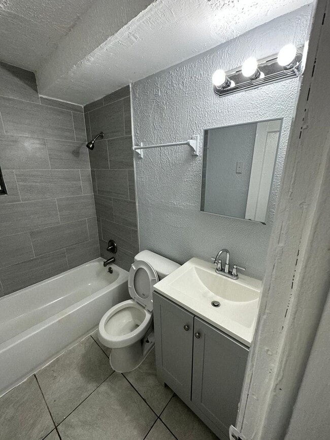 Photo - 1364 Harrison St Unit 2