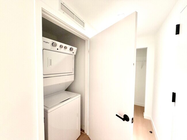 Photo - 107 NW 32nd St Unit B3