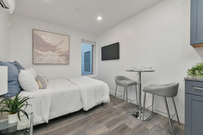 Photo - 585 Essex St Unidad 624