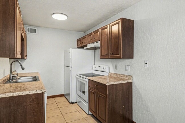 Photo - 1123 Tree Ridge Ln NE