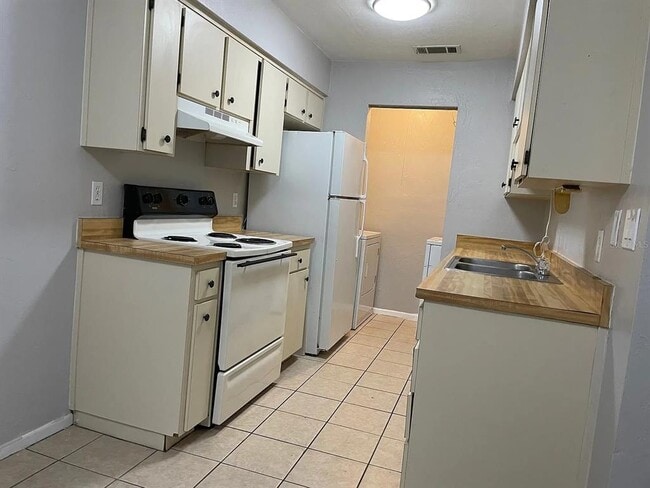 Photo - 2210 SW 70th Terrace