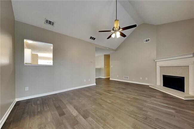 Photo - 405 Aristocrat Dr SW