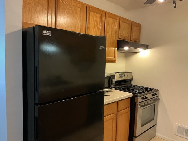 2 Bedroom Upper Condo with parking - 2 Bedroom Upper Condo with parking