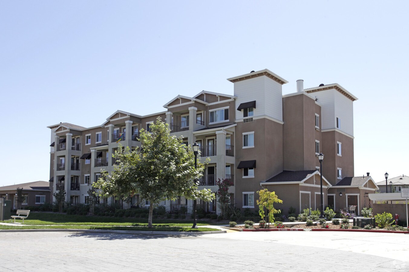 The Commons at Oak Grove - The Commons at Oak Grove Apartments