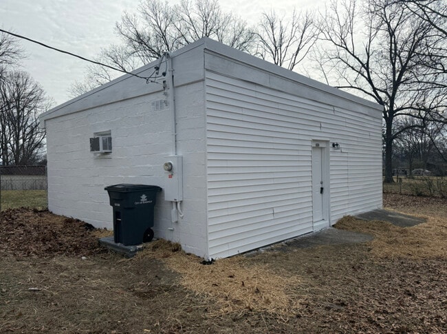 Photo - 404 Black Oak Dr