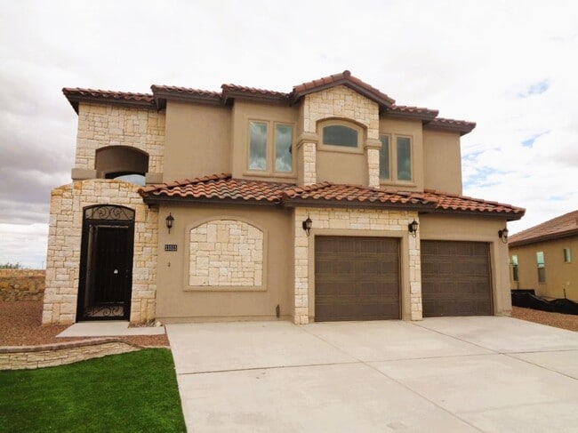Building Photo - Exquisite Two Story Horizon Home With Refrigerated Air Situated On Cul De Sac Lot In Quiet Neighb...