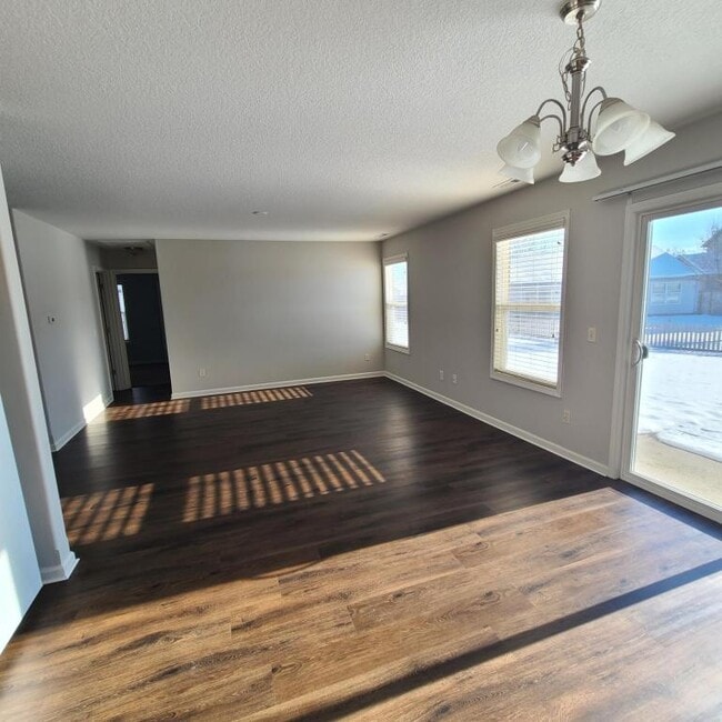 Building Photo - 10192 Greenmoor Dr