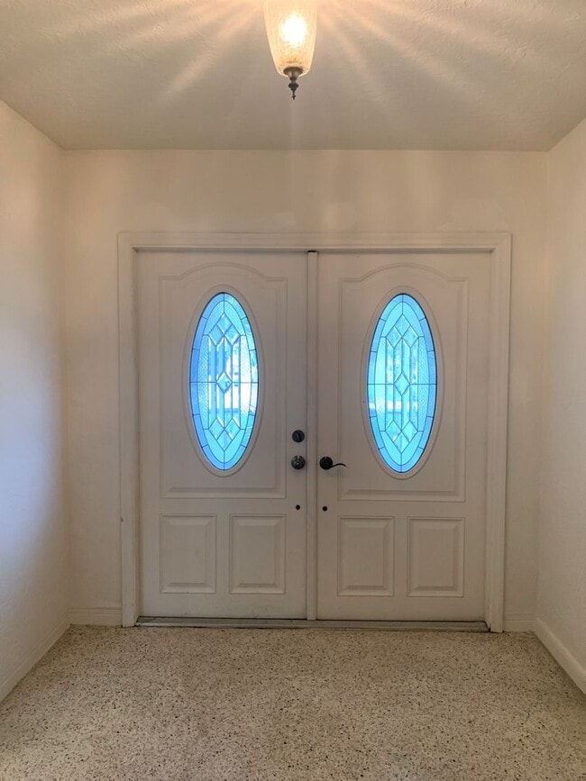 Photo - 3 Bedroom 2 Bath Spacious Home in Holiday Park