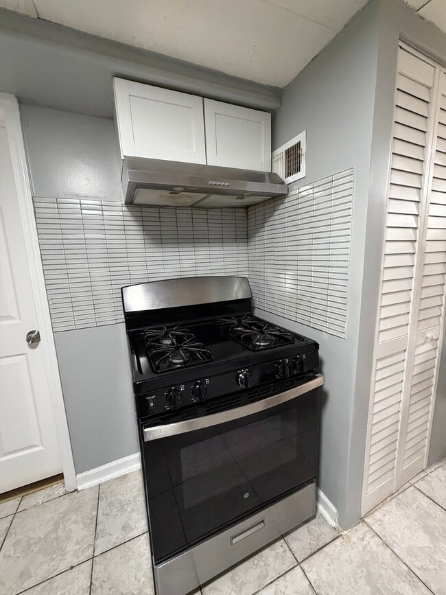 Photo - 6219 S Nagle Ave Unit 6219