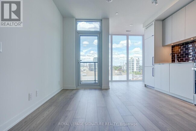 Photo - 285 Dufferin St Unit 728