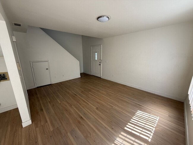 Building Photo - Paul Lee - R7535 Unit G