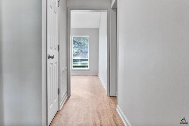 Photo - 106 N Hiley Ct