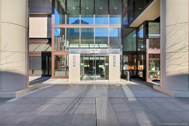 Building Photo - 127 Greyrock Pl Unit APT 511