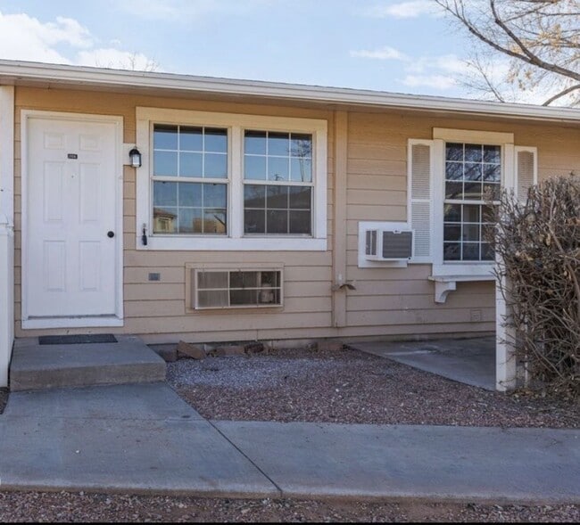 Building Photo - Springtree Gardens Condo