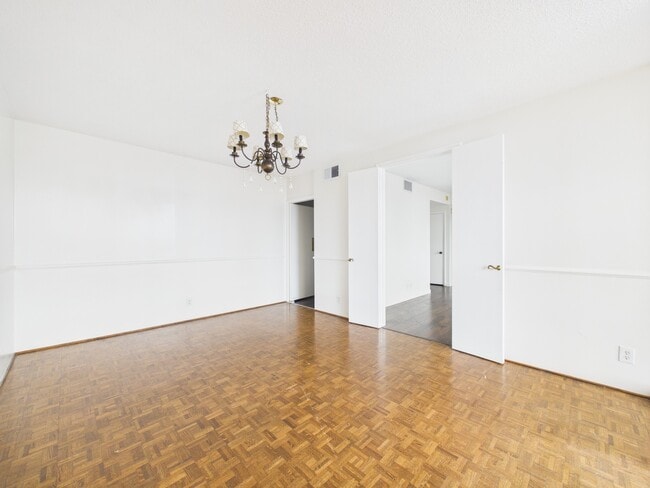 Photo - 5001 Woodway Dr Unit 1103