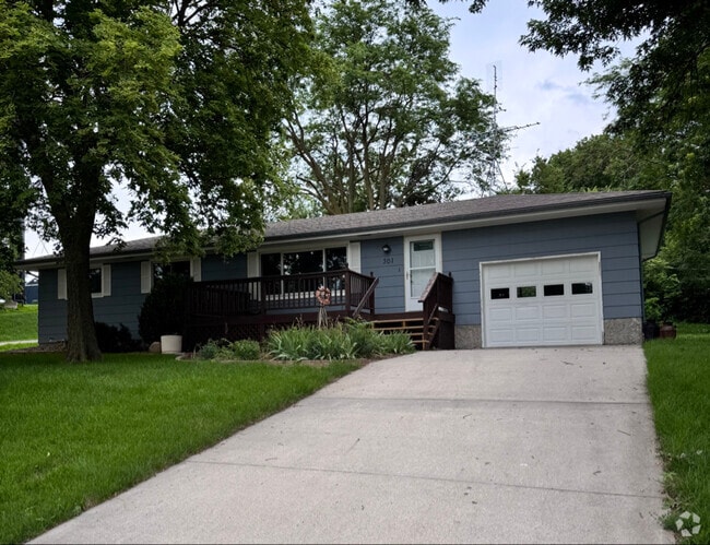 Building Photo - 301 3rd St Rental