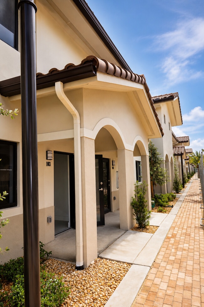 Building Photo - Vistas de Amelia Townhomes