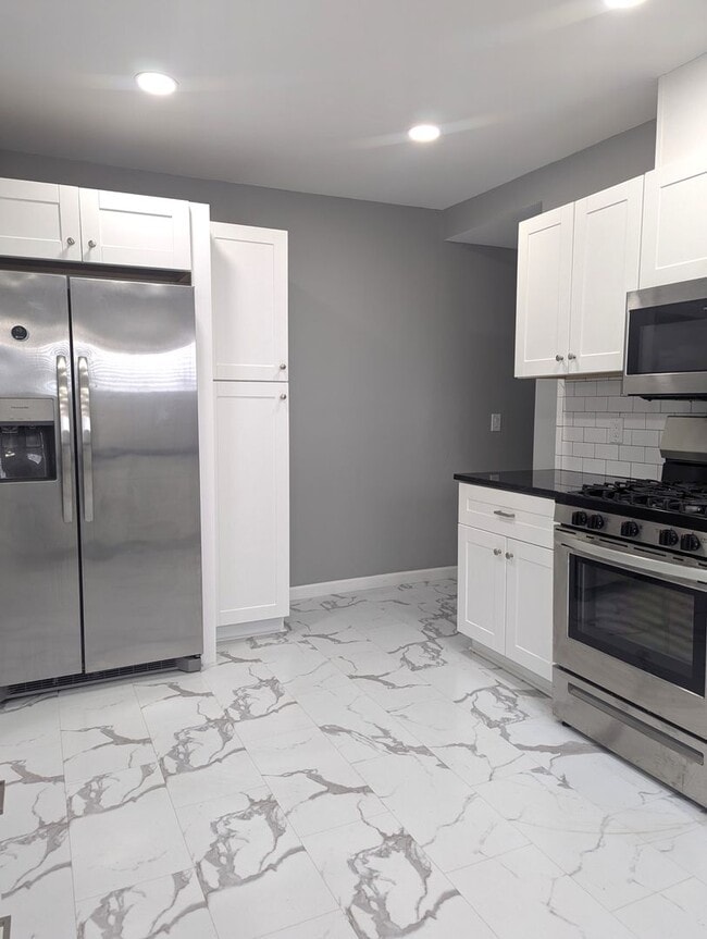 Photo - AVAILABLE NOW - $300 OFF 1ST FULL MONTH Modern Remodeled 3BR Home with Bonus Loft & Spacious Livi...
