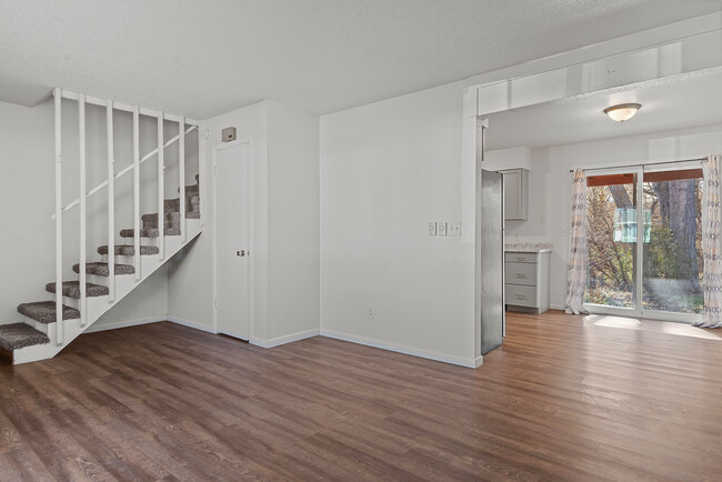 Photo - 3256 Hall St Townhome