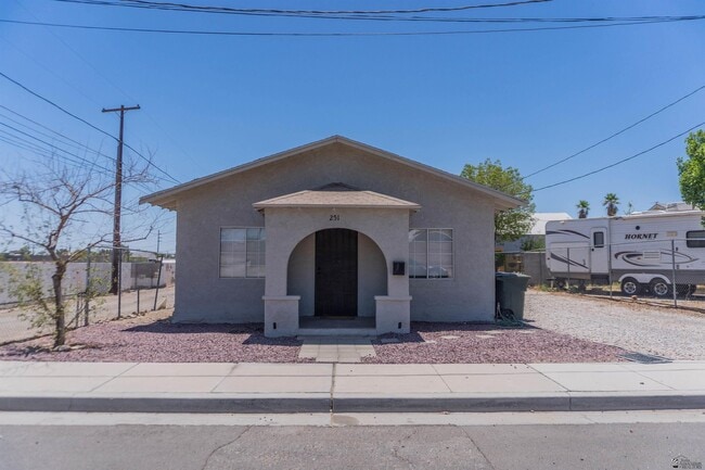 Building Photo - 251 W 9th St