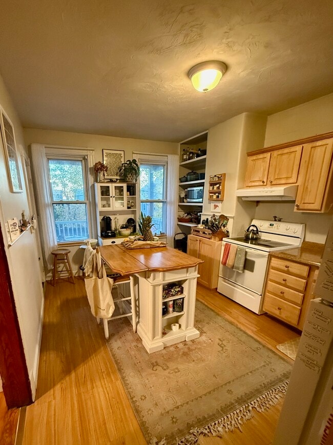 Photo - 931 E 4th St Unit 2