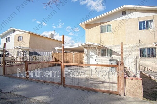 Building Photo - 1025 E St