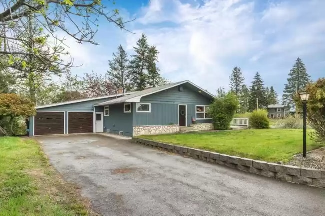 Photo - 1749 Woodland Ave