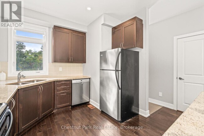 Photo - 65 Rockmount Cres