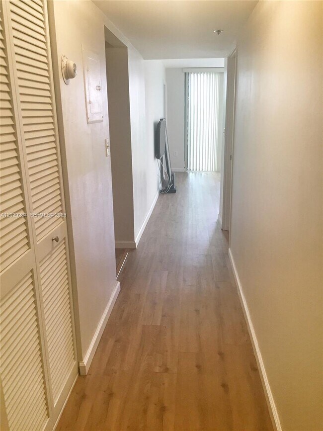 Photo - 210 174th St Unidad 515