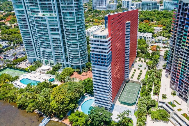 Photo - 1627 Brickell Ave Unidad 2606 Rental