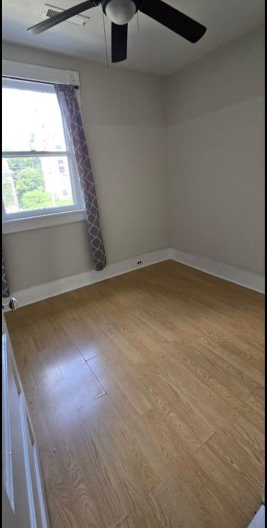 Photo - 3 Bedroom || 1 Bathroom Upstairs Duplex Unit Unidad B