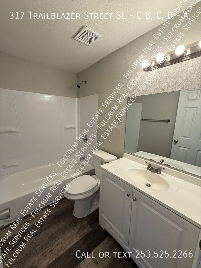 Photo - 317 Trailblazer St SE Unidad A,