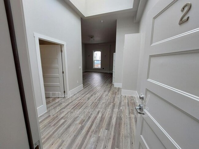 Photo - 260 SE Paradise St Unit #2