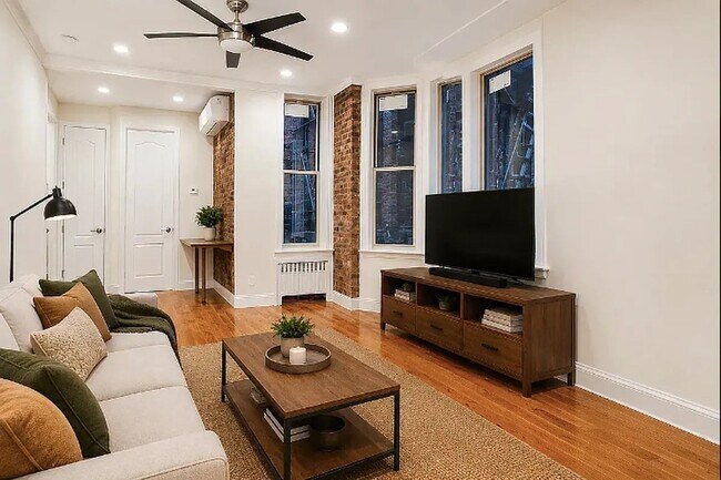 Photo - 356 W 21st St Unidad 6
