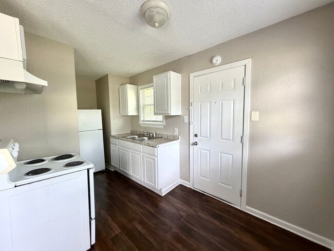 Photo - 6365 Hollis Ave