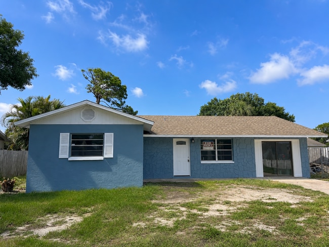 Building Photo - NICE Bradenton 4BR/2BA Home in Quiet Residential Neighborhood