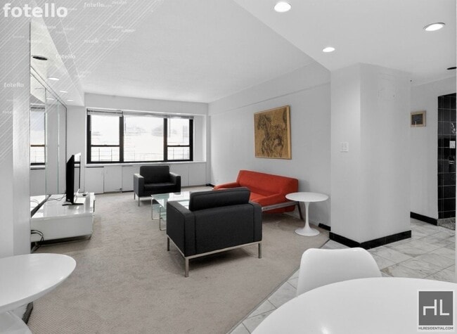 Building Photo - 210 E 47th St