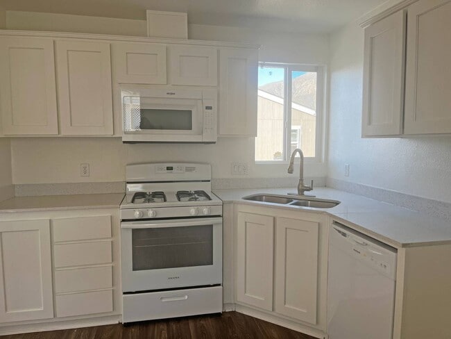 Photo - 21100 State St