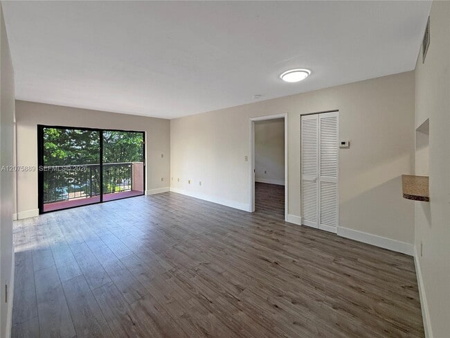 Building Photo - 995 SW 84th Ave Unit 309