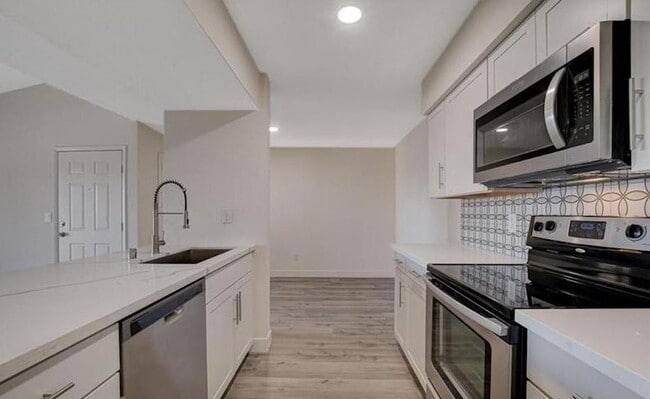 Building Photo - MODERN 1 BED 1 BATH CONDO AT COPPER SANDS! Unit 2014