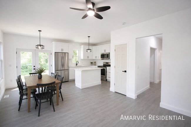 Photo - 621 Singletary St SE