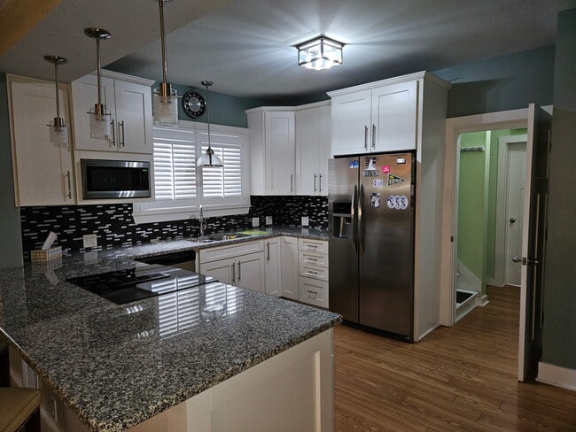 Building Photo - 1039 Clay Ave Unit 1st Floor Apartment