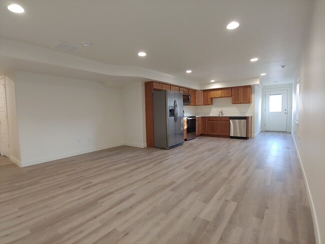 Building Photo - 591 S Emerald Ln Unit Basement ADU