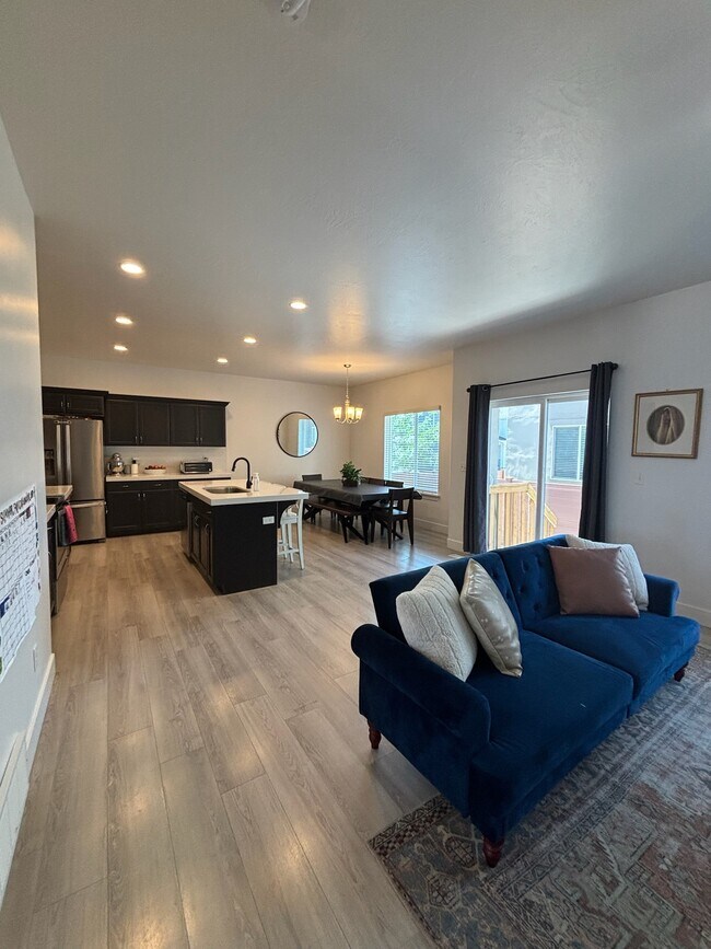 Main Floor - 421 E 280 N Unit House