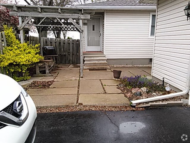 Building Photo - 4998 Elm St Rental