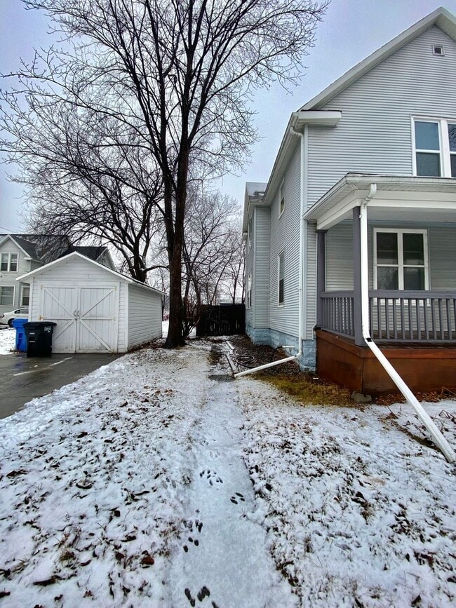 Photo - 4 Bedroom near Downtown Fargo!