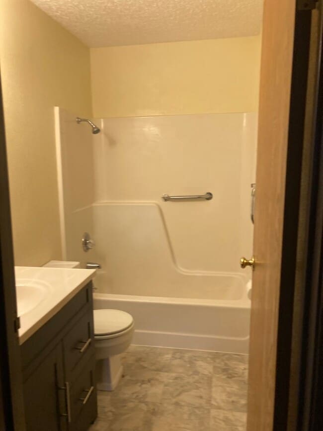 Photo - 1727 N Grandview Ln Apartamento Unidad 1727 gradview lane #206