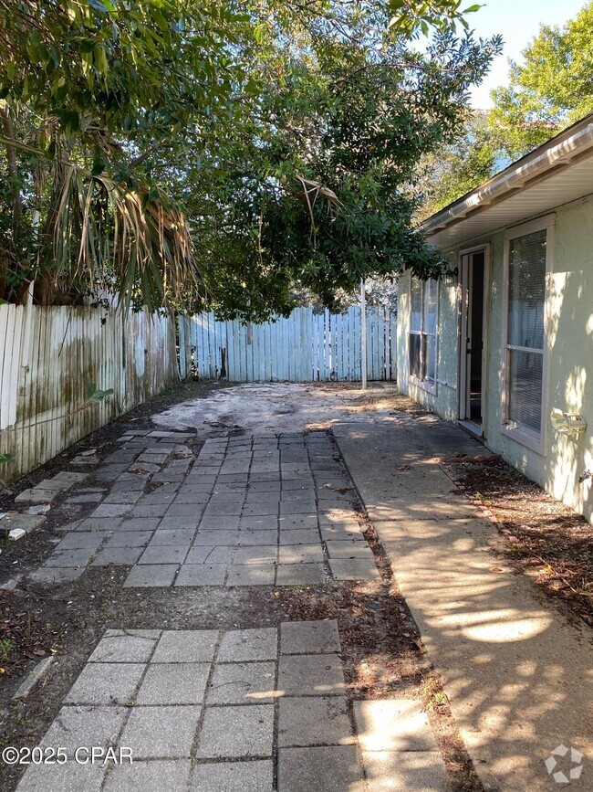 Building Photo - 214 San Vincente St Unit C Rental