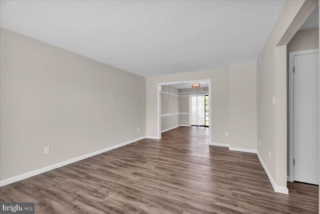 Photo - 38 Burgundy Dr