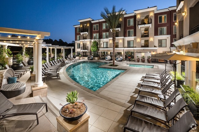 Building Photo - Adagio on the Green Rental